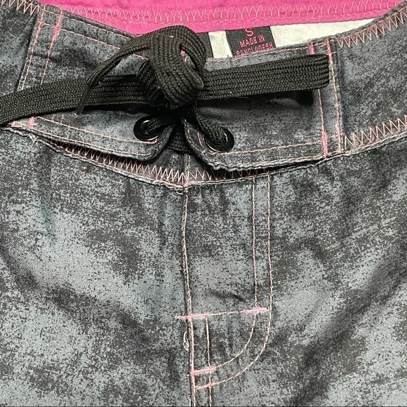 Burnside Floral Butterfly Board Swim Surf Shorts Size Small - Picture 3 of 10